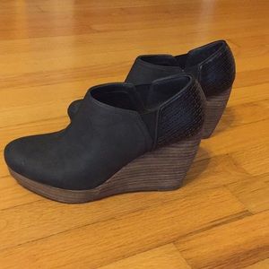 Dr. Scholl’s Black Harlow Wedge Bootie